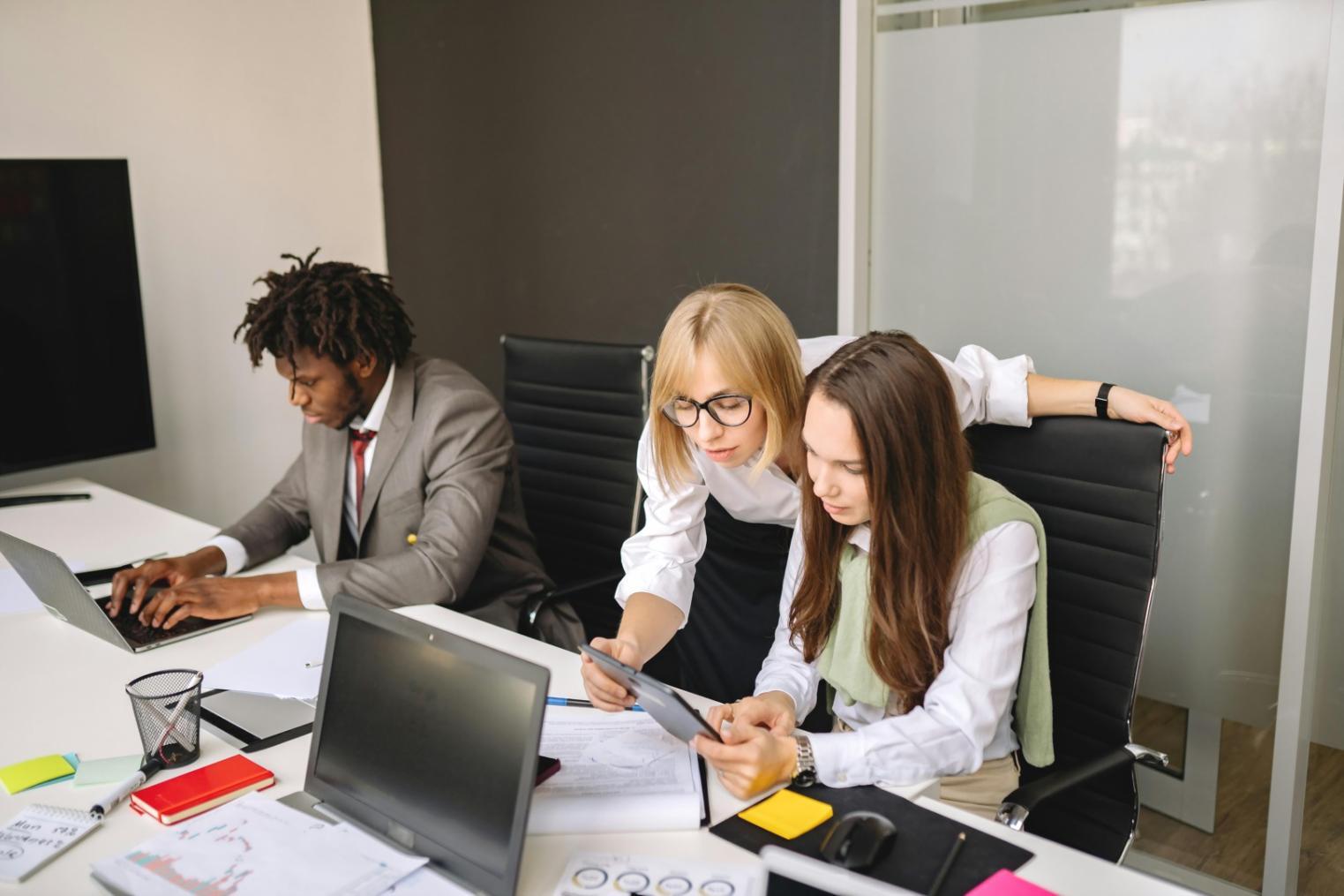 Professionelle Finanzberatung im persönlichen Gespräch